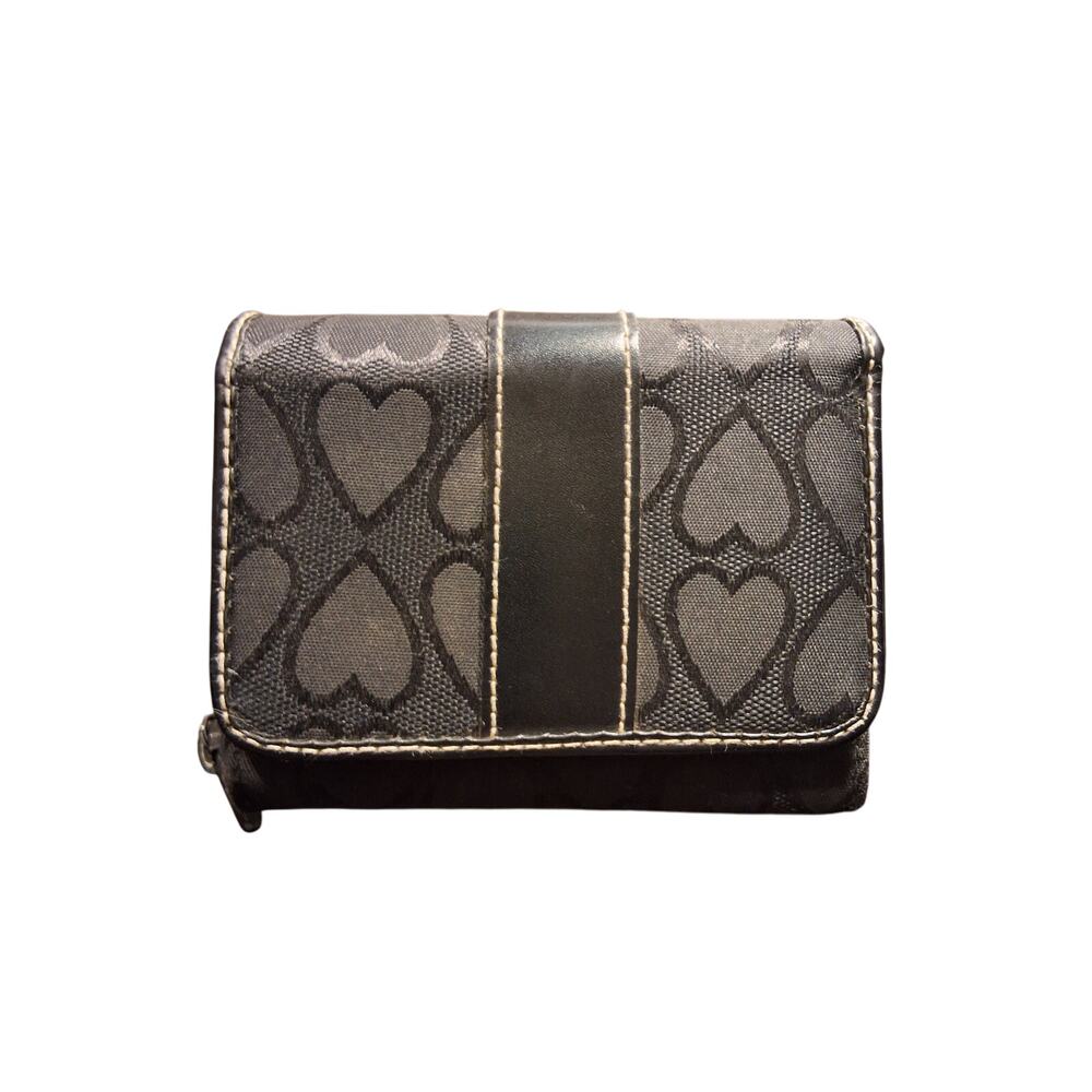 LADIES BLACK WALLET WITH HEARTS ON IT.